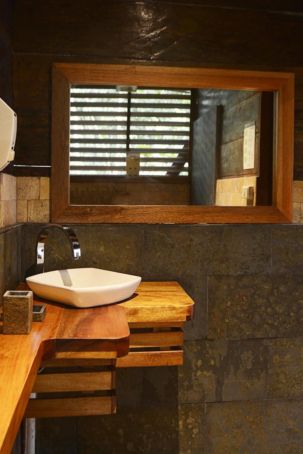 Jamu Lodge Puerto Montufar Exterior foto